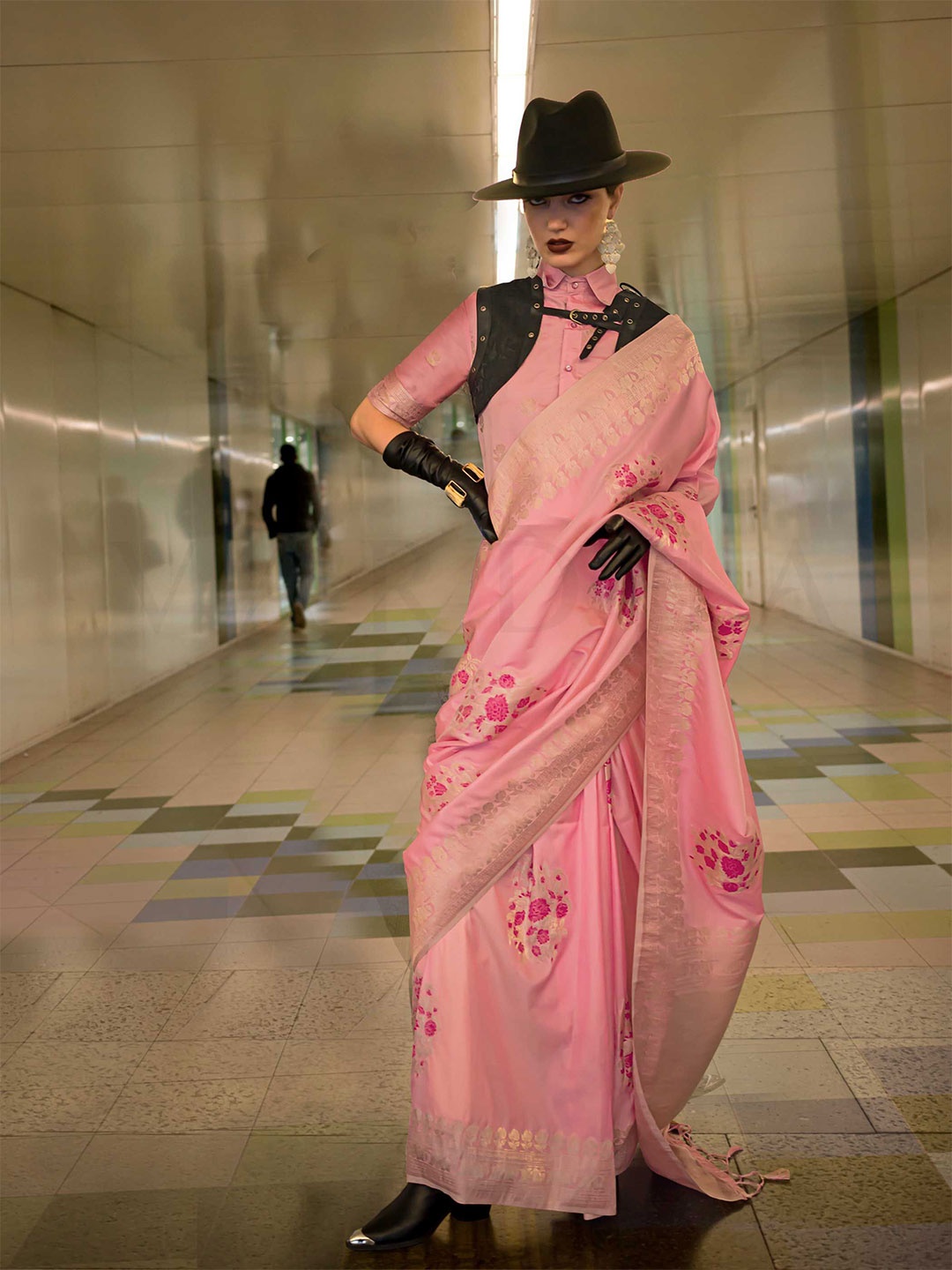 

Vardha Floral Zari Kanjeevaram Saree, Pink