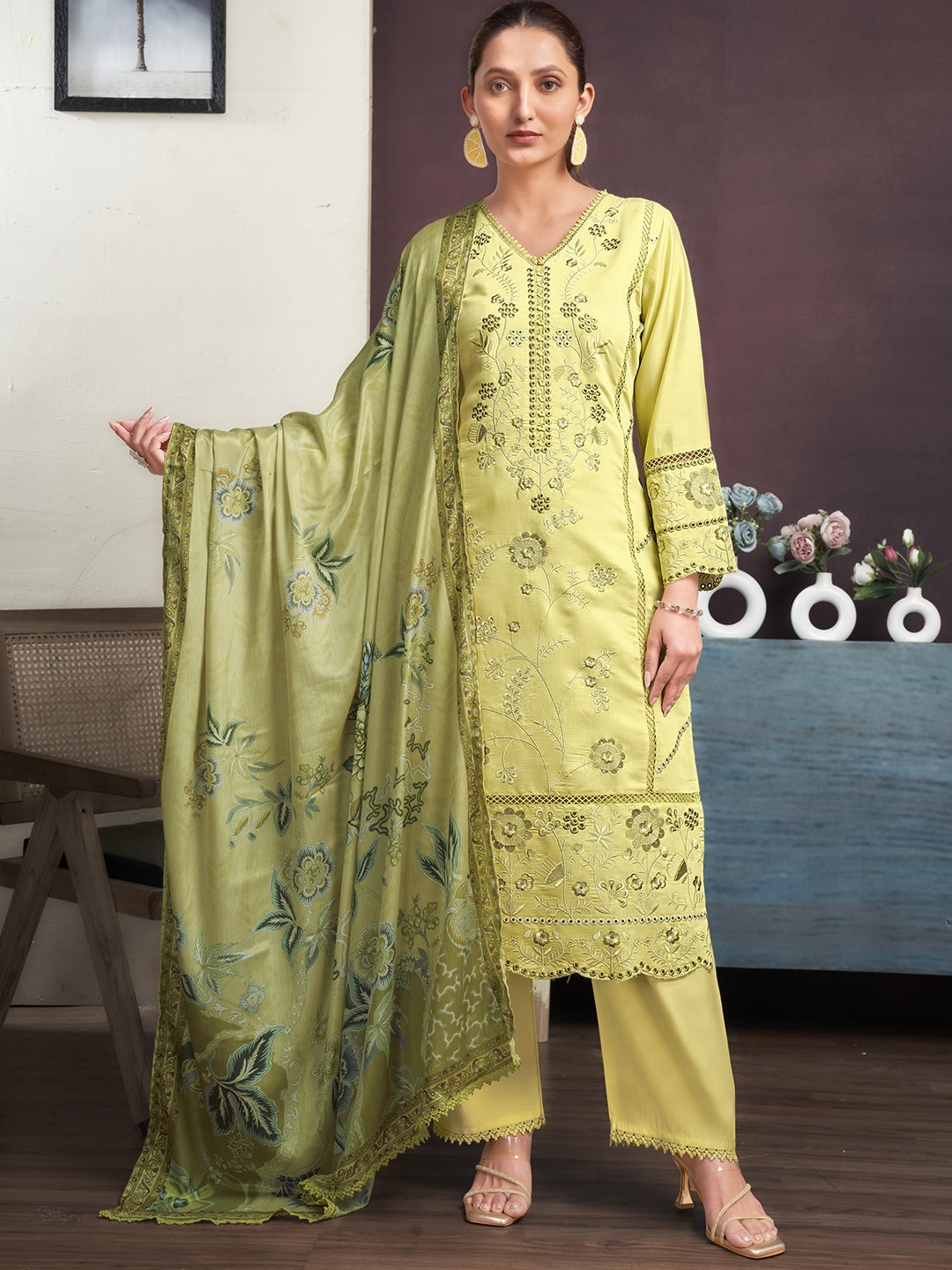 

RAGHVENDRA TEXTILES Floral Embroidered Thread Work Kurta with Trousers & With Dupatta, Yellow