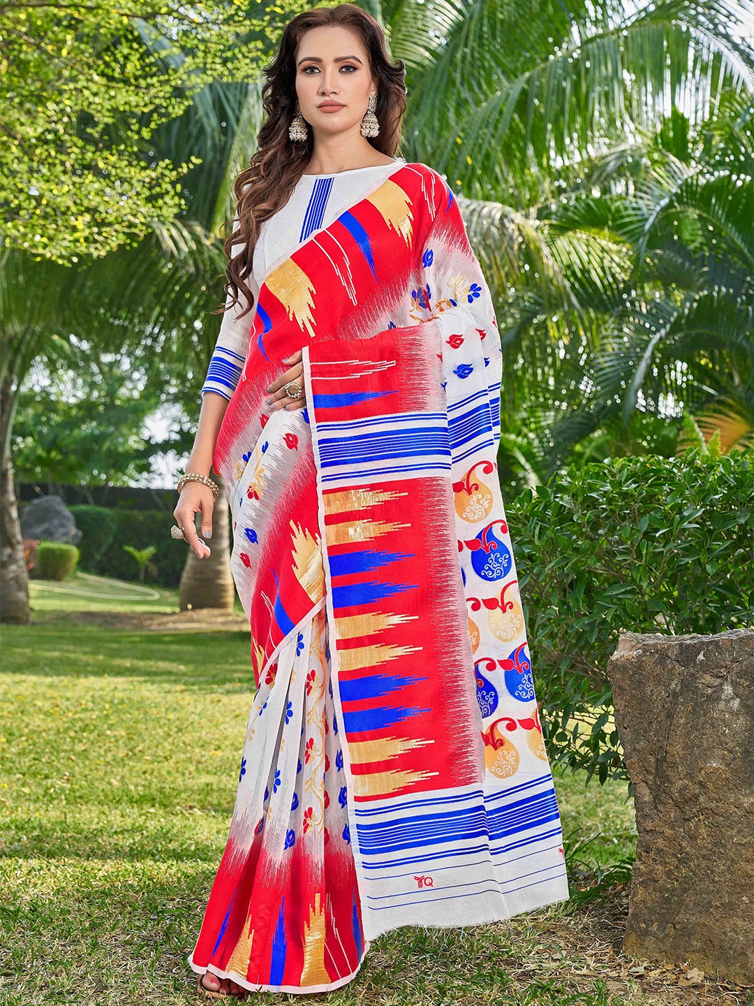 

Sangria Kanjeevaram Woven Design Saree With Blouse Piece, White