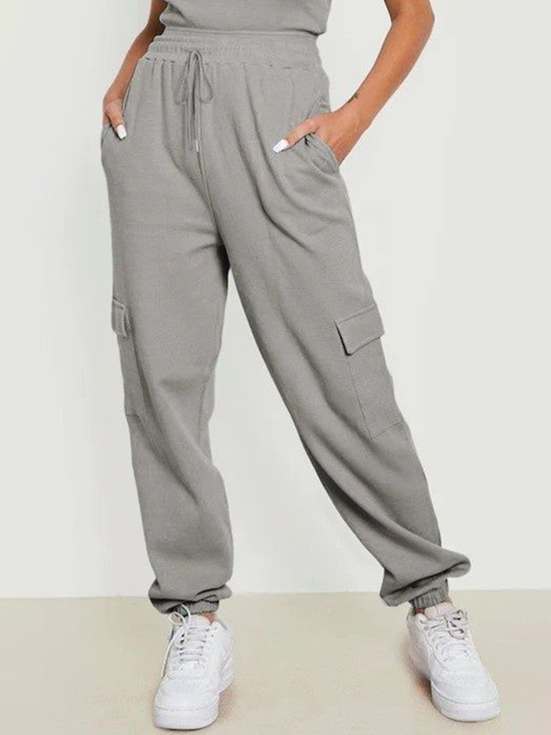 

GLITO Women Relaxed Fit Mid Rise Cargo Joggers, Grey