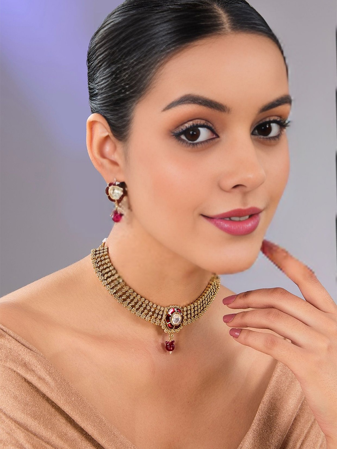 

AURAA TRENDS Gold-Plated Amethyst Stone-Studded & Beaded Jewellery Set