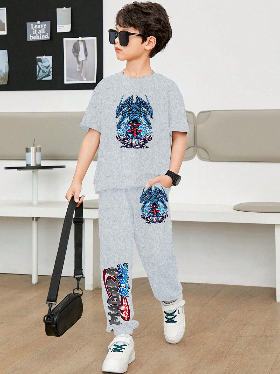

LOCAVESTIR Boys Printed T-shirt And Joggers, Grey
