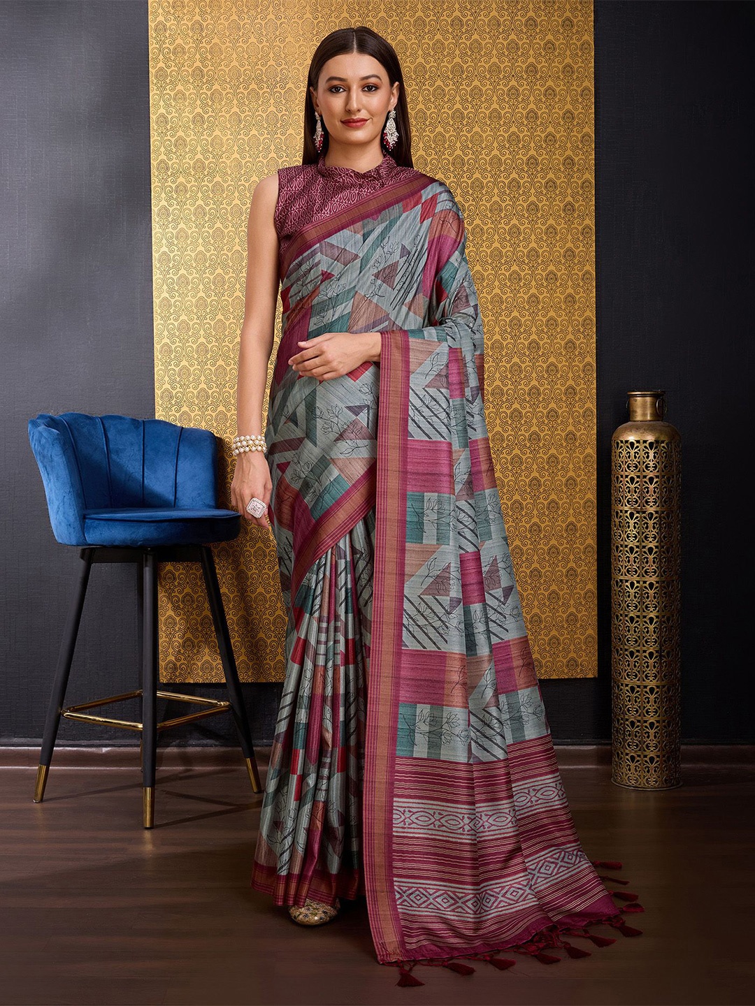 

DIVASTRI Printed Zari Banarasi Saree With Unstitched Blouse Piece, Grey