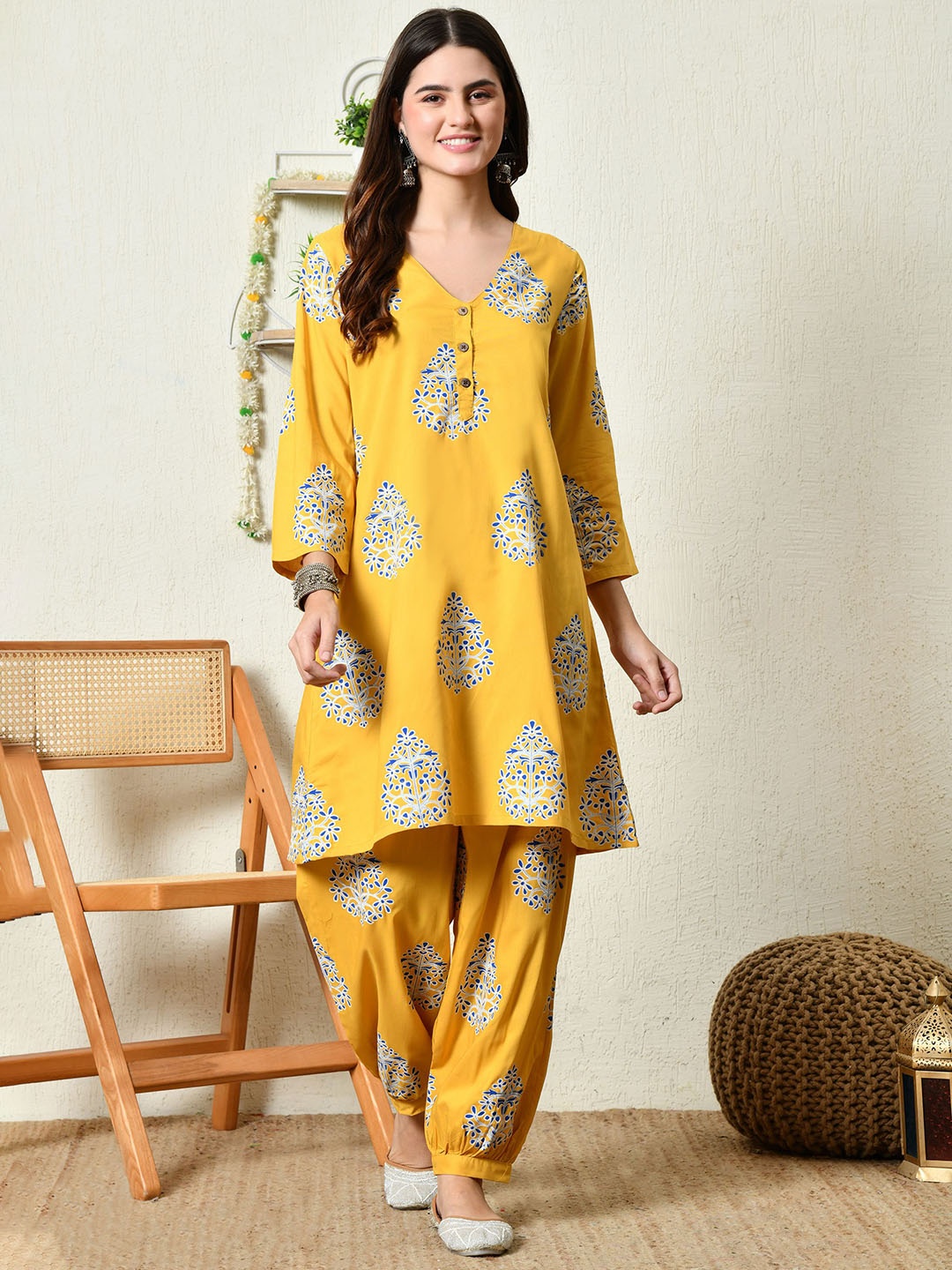 

Bhuja Women Printed Regular Pure Cotton Kurta with Trousers, Yellow