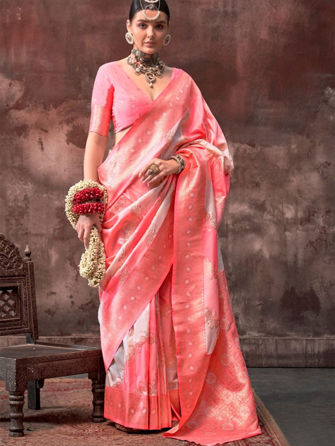 

Vardha Woven Design Zari Saree With Blouse Piece, Peach