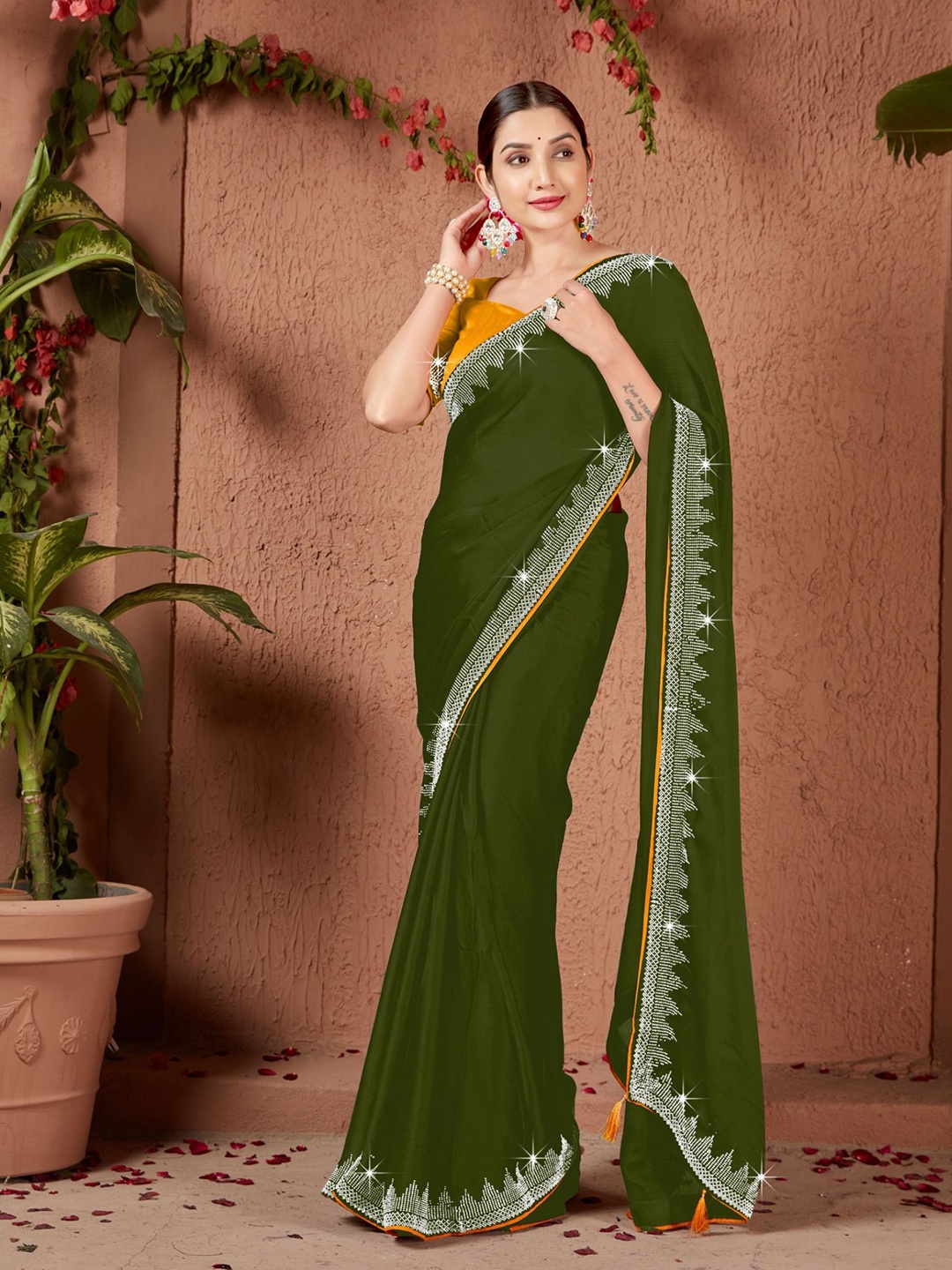 

KEERAT FASHION Embellished Beads and Stones Saree, Green