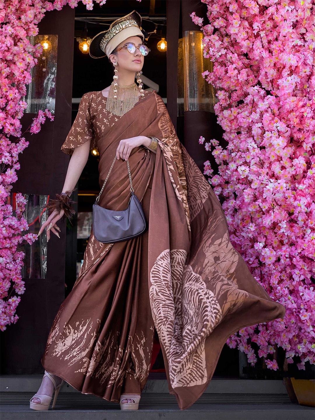 

Vardha Batik Printed Saree, Brown