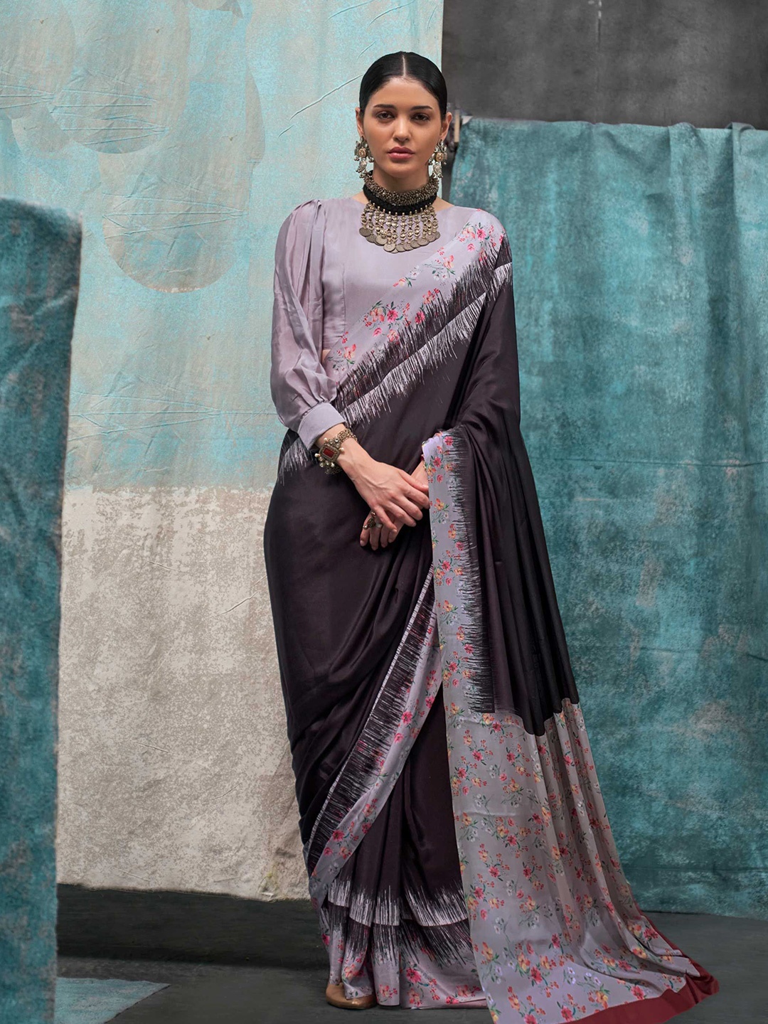 

Vardha Floral Pure Silk Saree, Grey