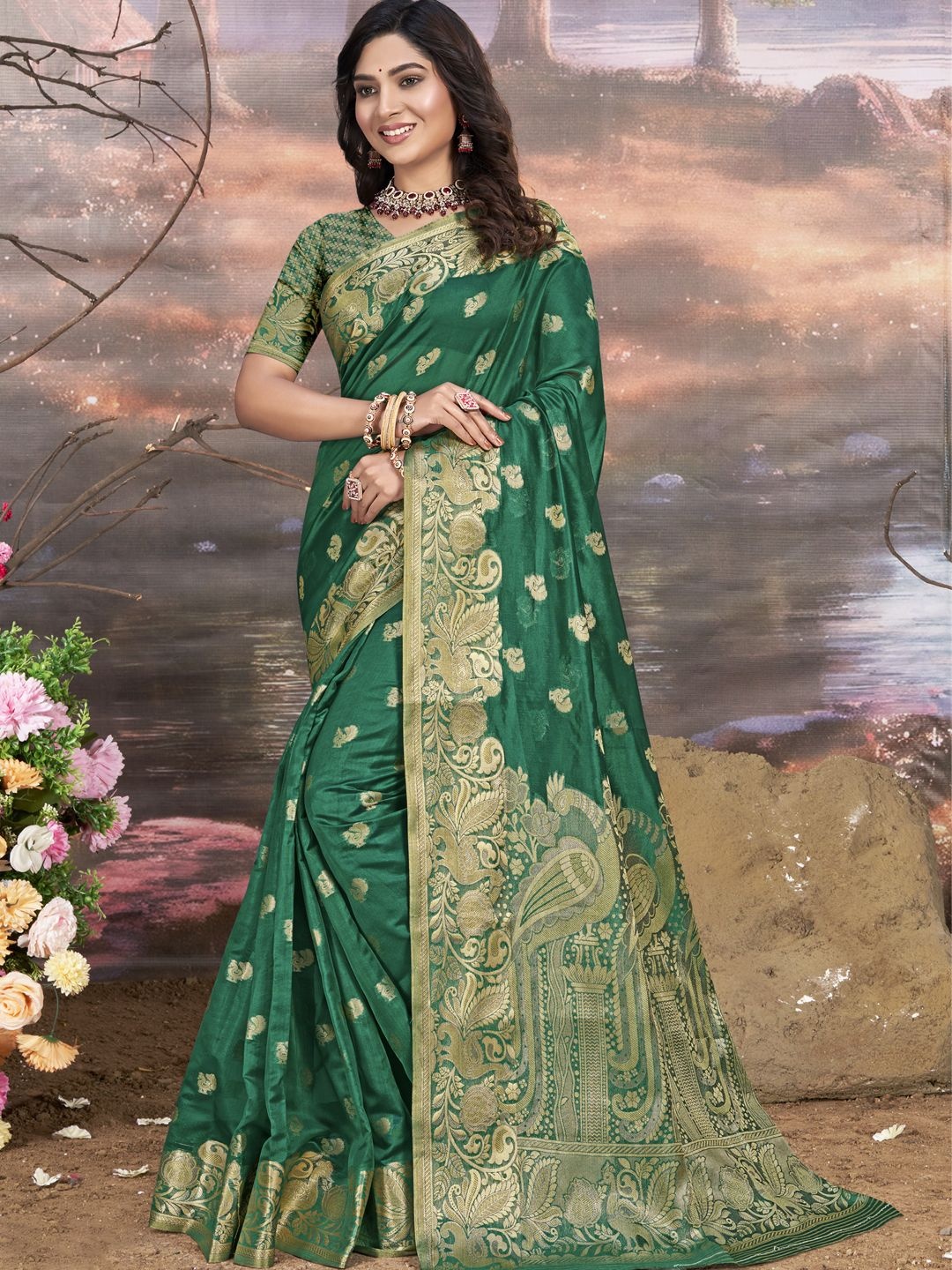 

SANGAM PRINTS Woven Design Zari Tussar Saree, Green