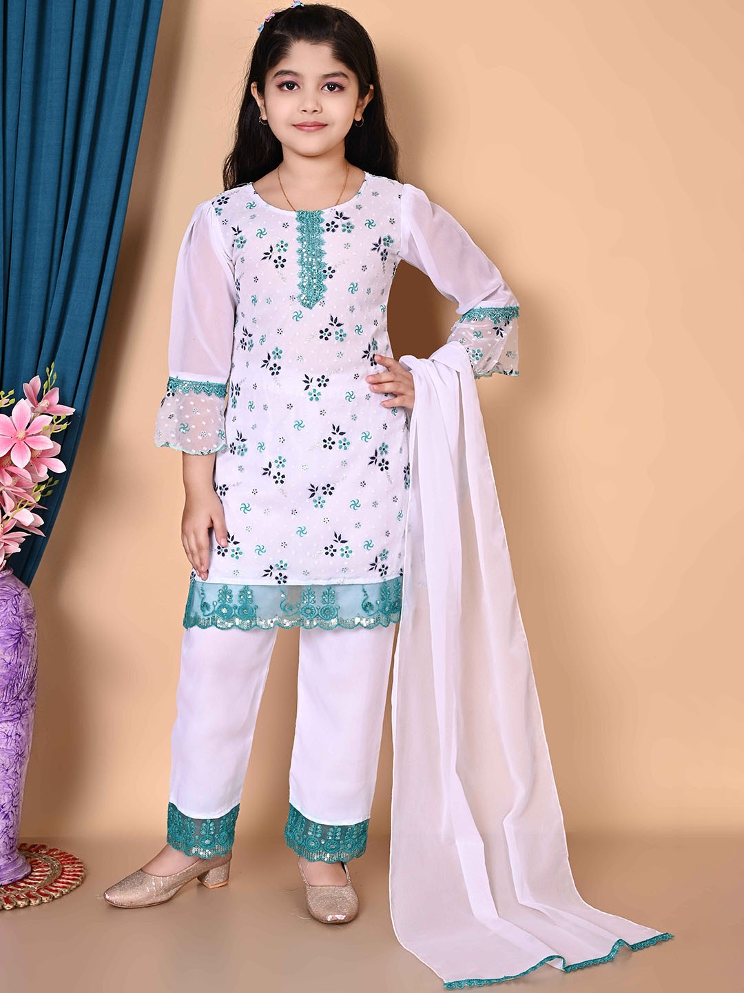 

GLAMOUR WORLD GARMENTS Girls Floral Printed Regular Kurta with Trousers & With Dupatta, Green