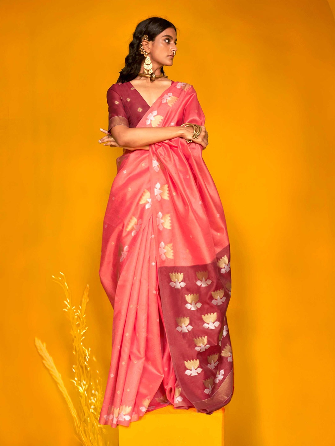 

Vardha Floral Woven Design Zari Chanderi Saree, Pink