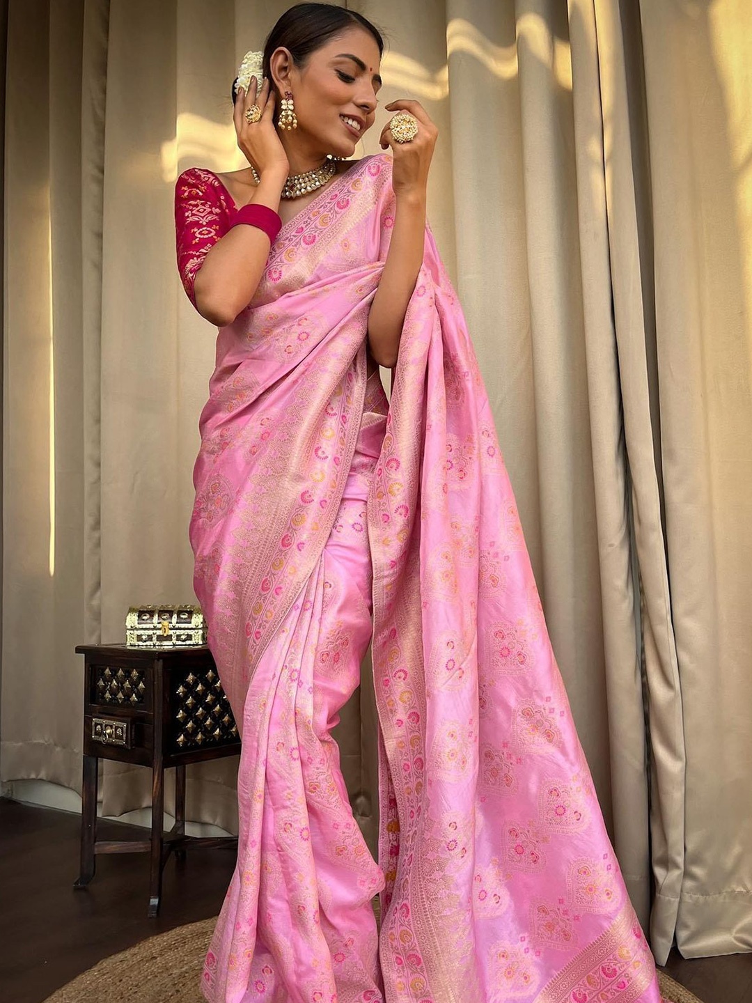 

Moda Rapido Woven Design Zari Banarasi Saree, Pink