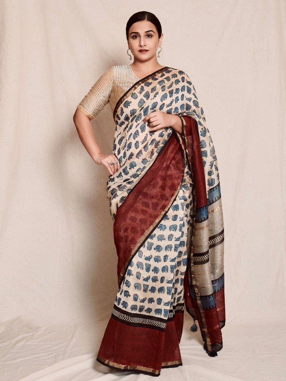 

AWRIYA Kalamkari Printed Zari Bandhani Saree With Unstitched Blouse Piece, Beige