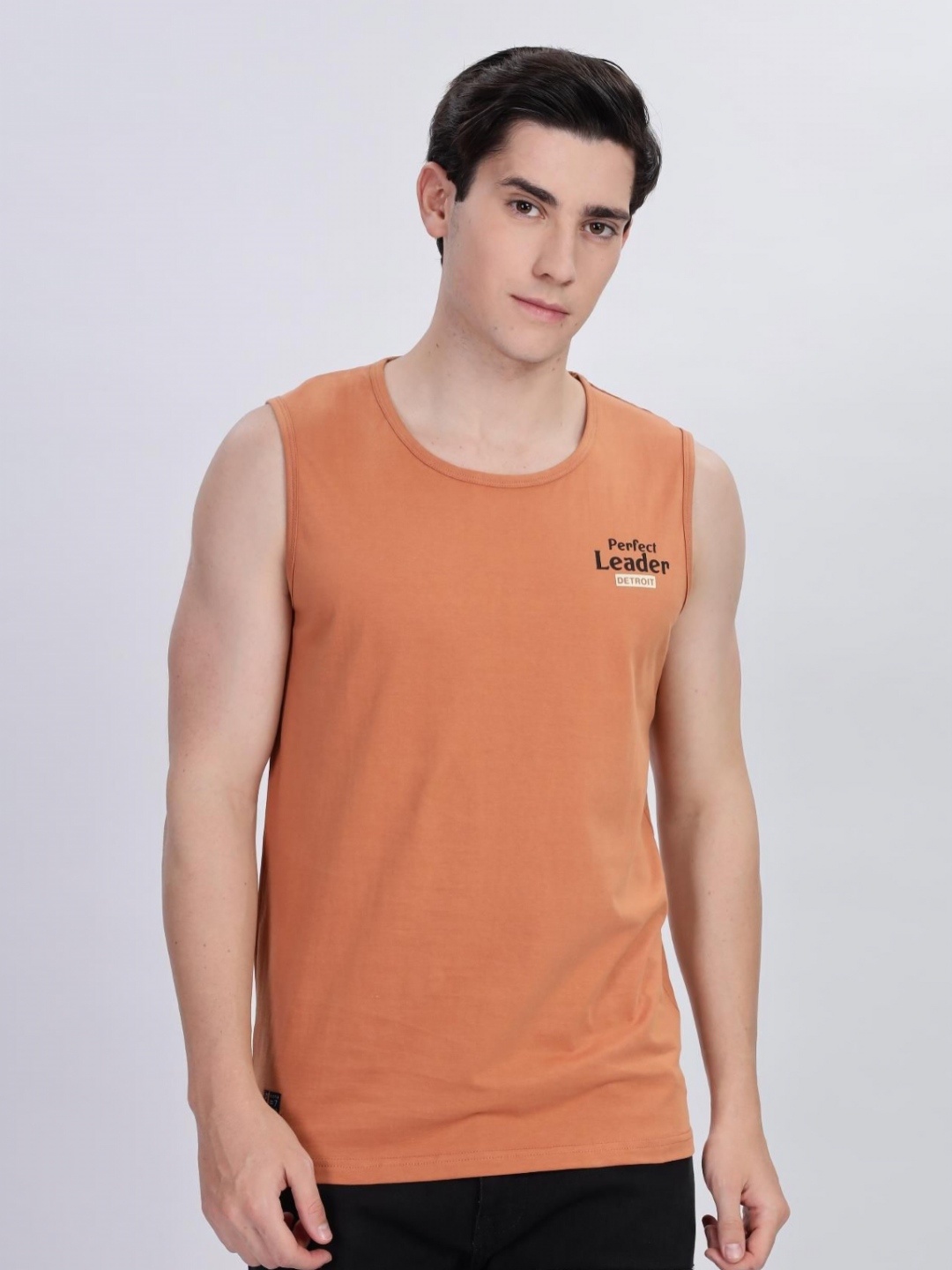 

COLOR HUNT Men Printed Pure Cotton T-shirt, Camel brown