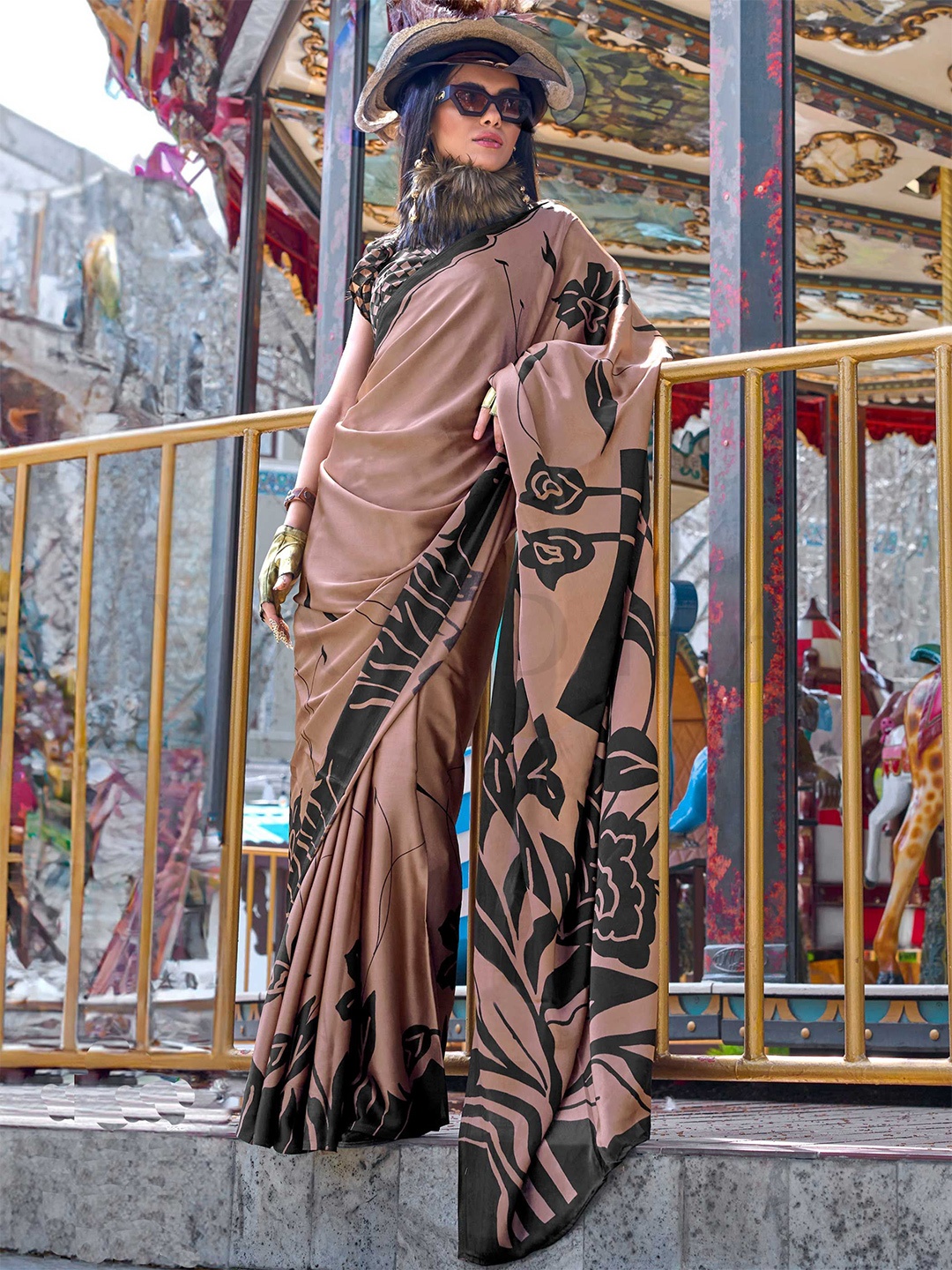 

Vardha Floral Printed Saree With Unstitched Blouse Piece, Brown