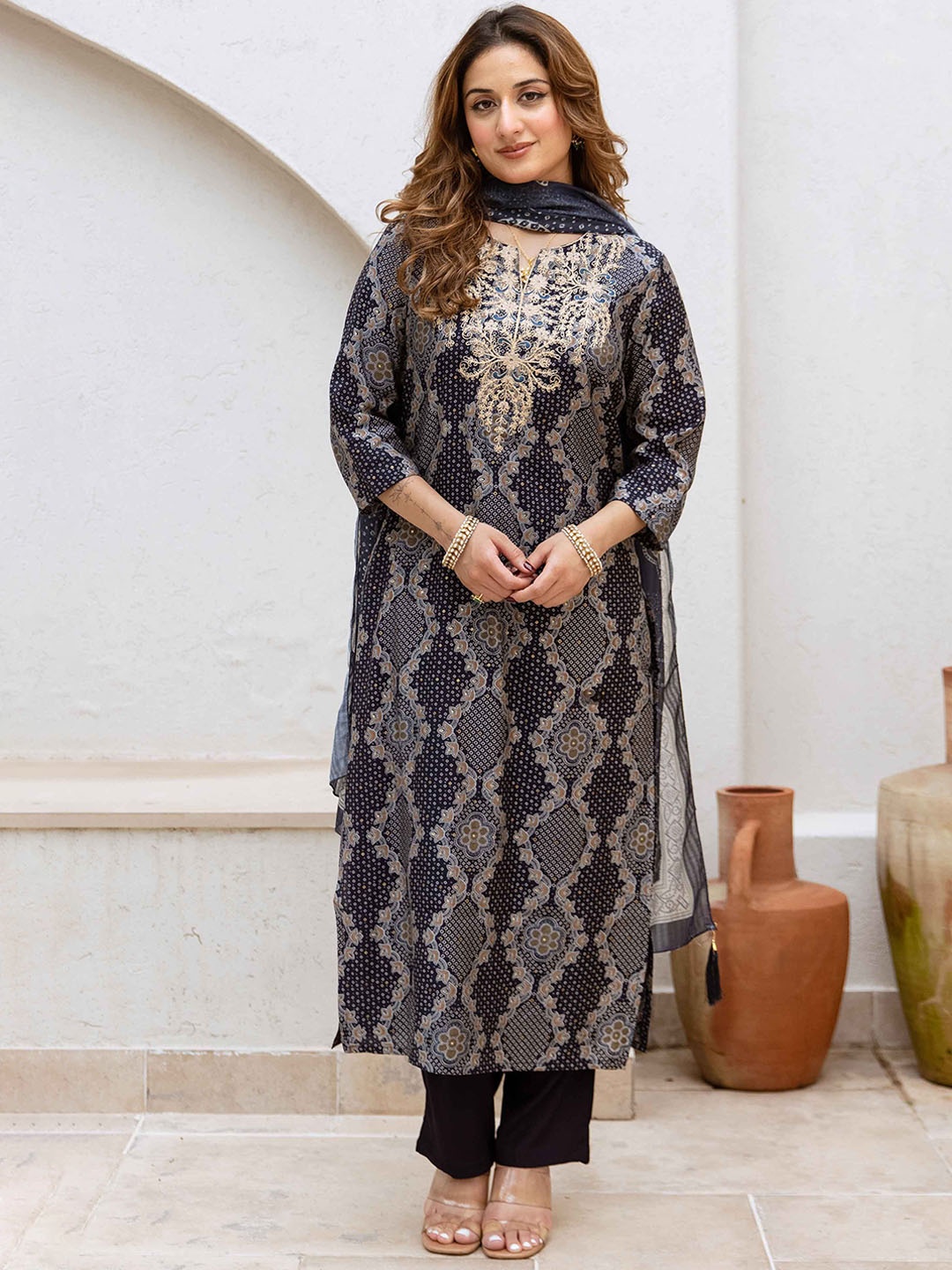 

DIVASTRI Floral Printed Sequinned Straight Kurta with Trousers & Dupatta, Navy blue