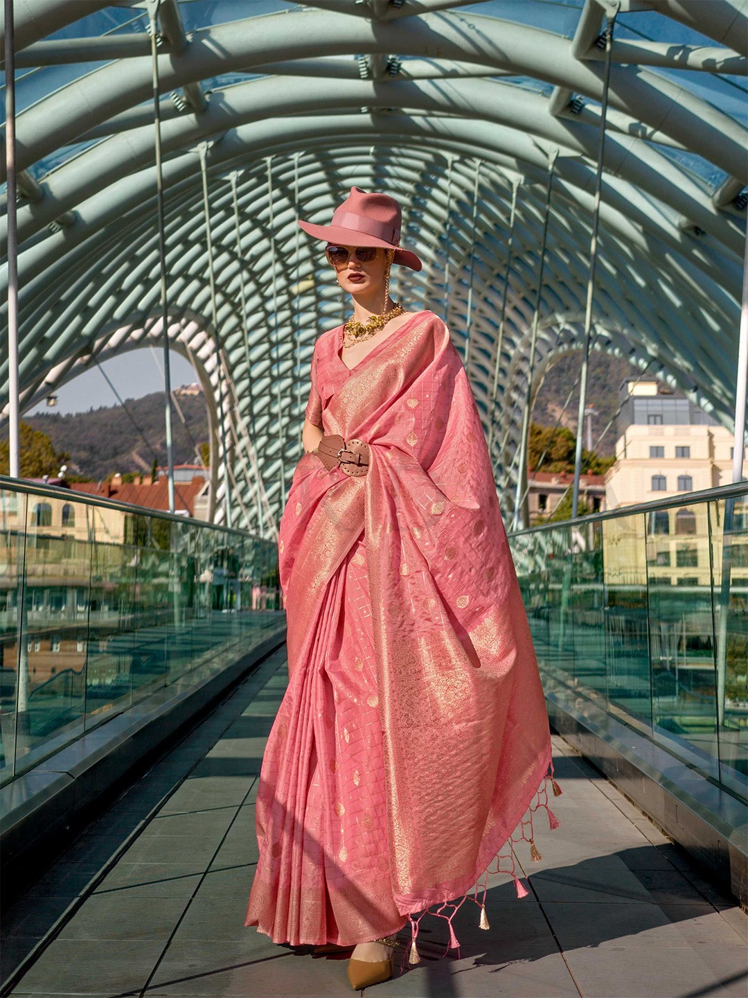 

Vardha Woven Design Zari Banarasi Saree, Pink
