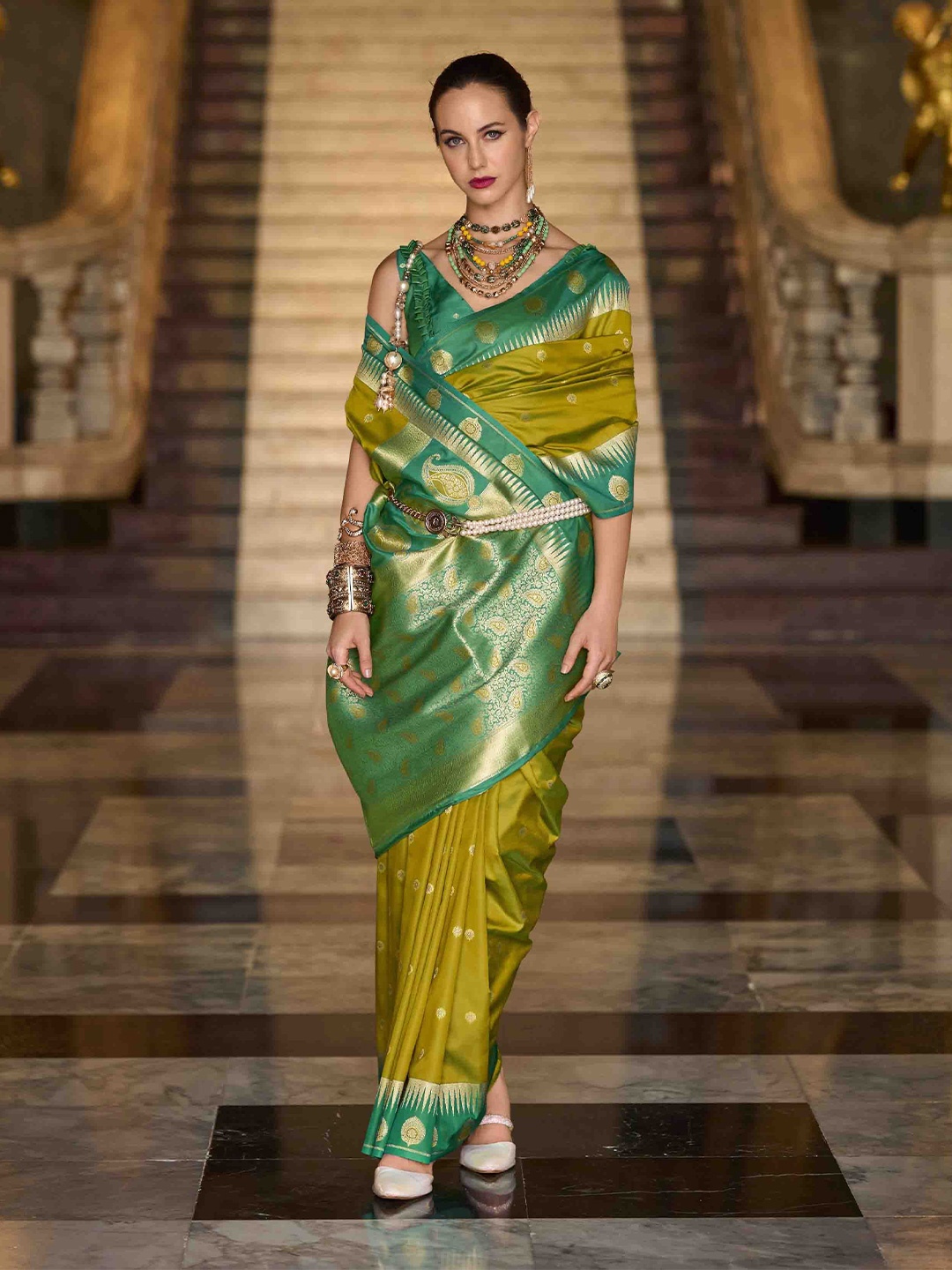 

Mitera Women Ethnic Motifs Zari Saree With Blouse Piece, Green