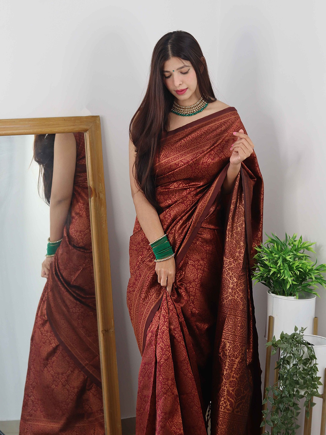 

Moda Rapido Woven Design Zari Saree, Maroon