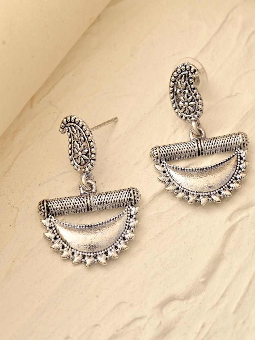 

STYYO Silver-Plated Paisley Shaped Drop Earrings