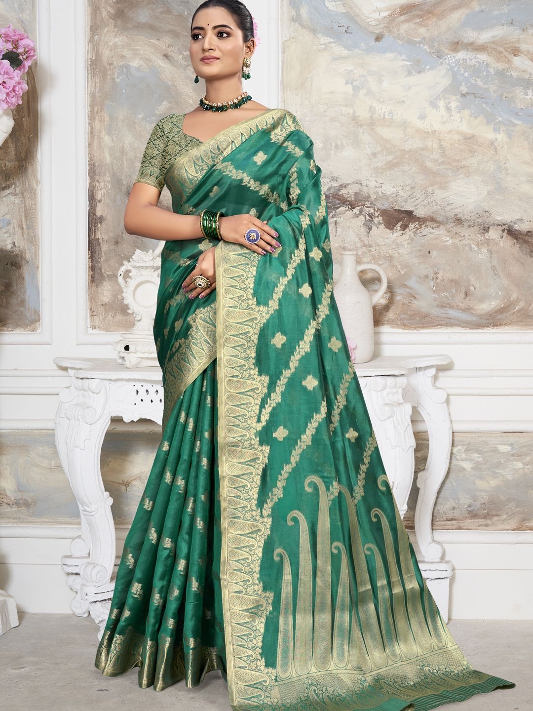 

SANGAM PRINTS Woven Design Zari Tussar Saree, Green
