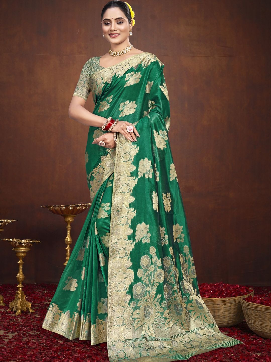 

SANGAM PRINTS Woven Design Zari Tussar Saree, Green