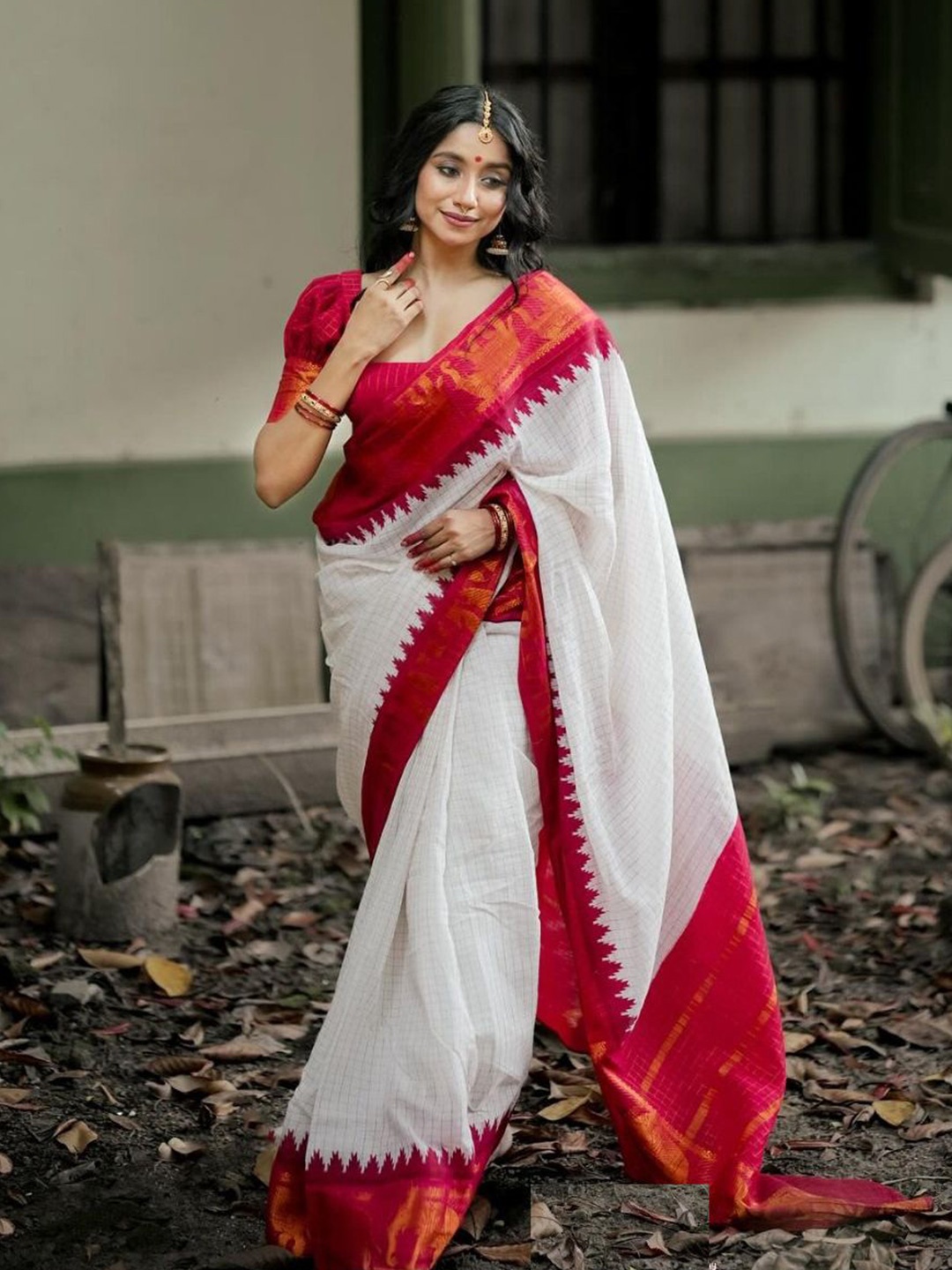 

APNISHA Printed Zari Pure Silk Banarasi Saree, White