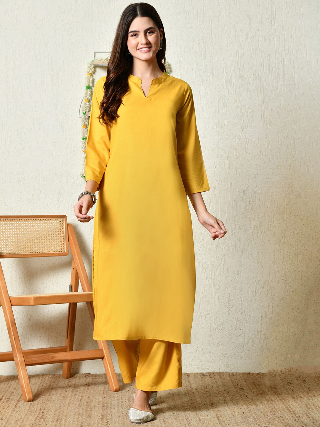 

Bhuja Women Printed Regular Kurta with Trousers, Yellow