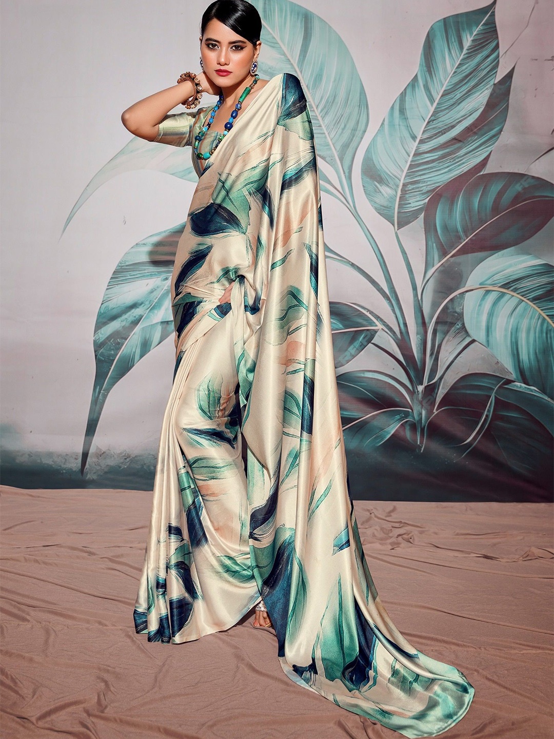 

MAHALASA Floral Printed Saree, White
