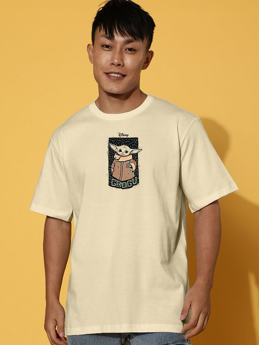 

VEIRDO Men Printed Pockets T-shirt, Cream