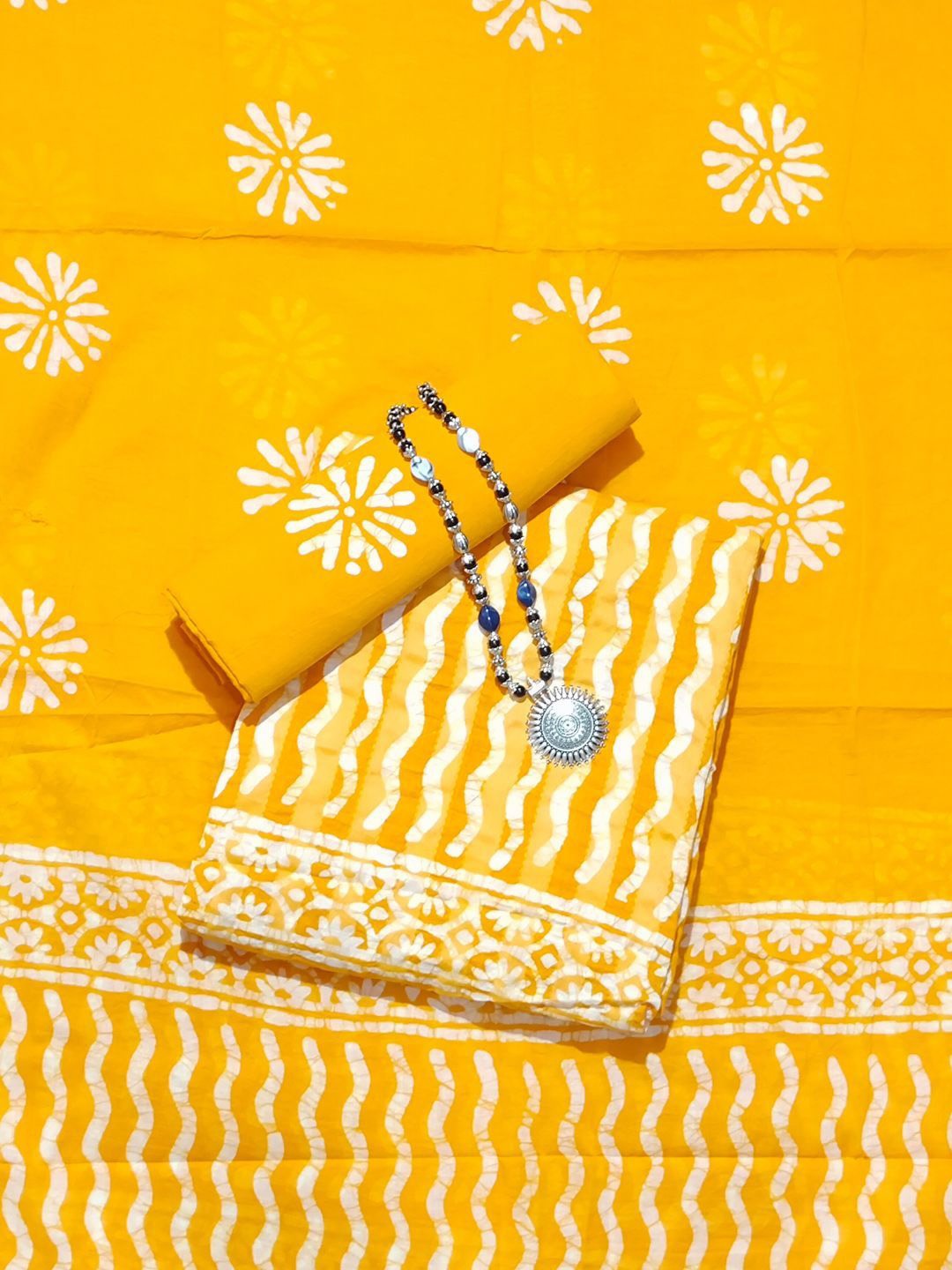

Farooq Dyeing Printed Pure Cotton Unstitched Dress Material, Yellow