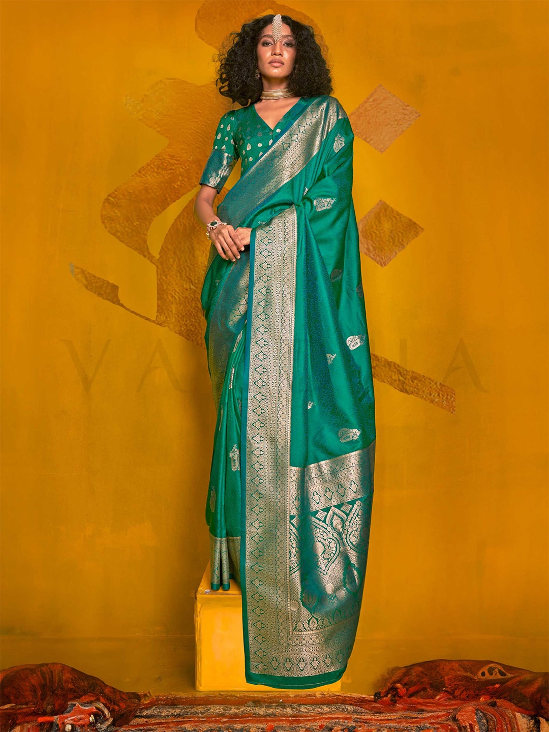 

Vardha Ethnic Motifs Woven Design Zari Banarasi Saree, Green