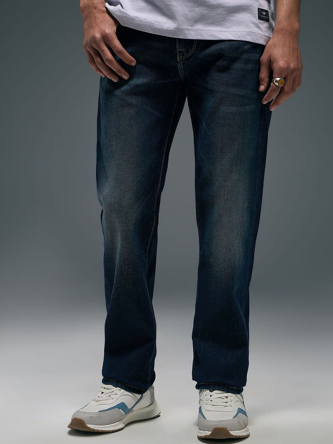 

Flying Machine Men F-Jango Relaxed Straight Fit Light Fade Stretchable Jeans, Blue