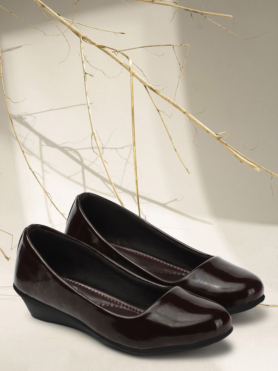 

Ladies Hub Round toe Formal wedge Ballerinas, Brown
