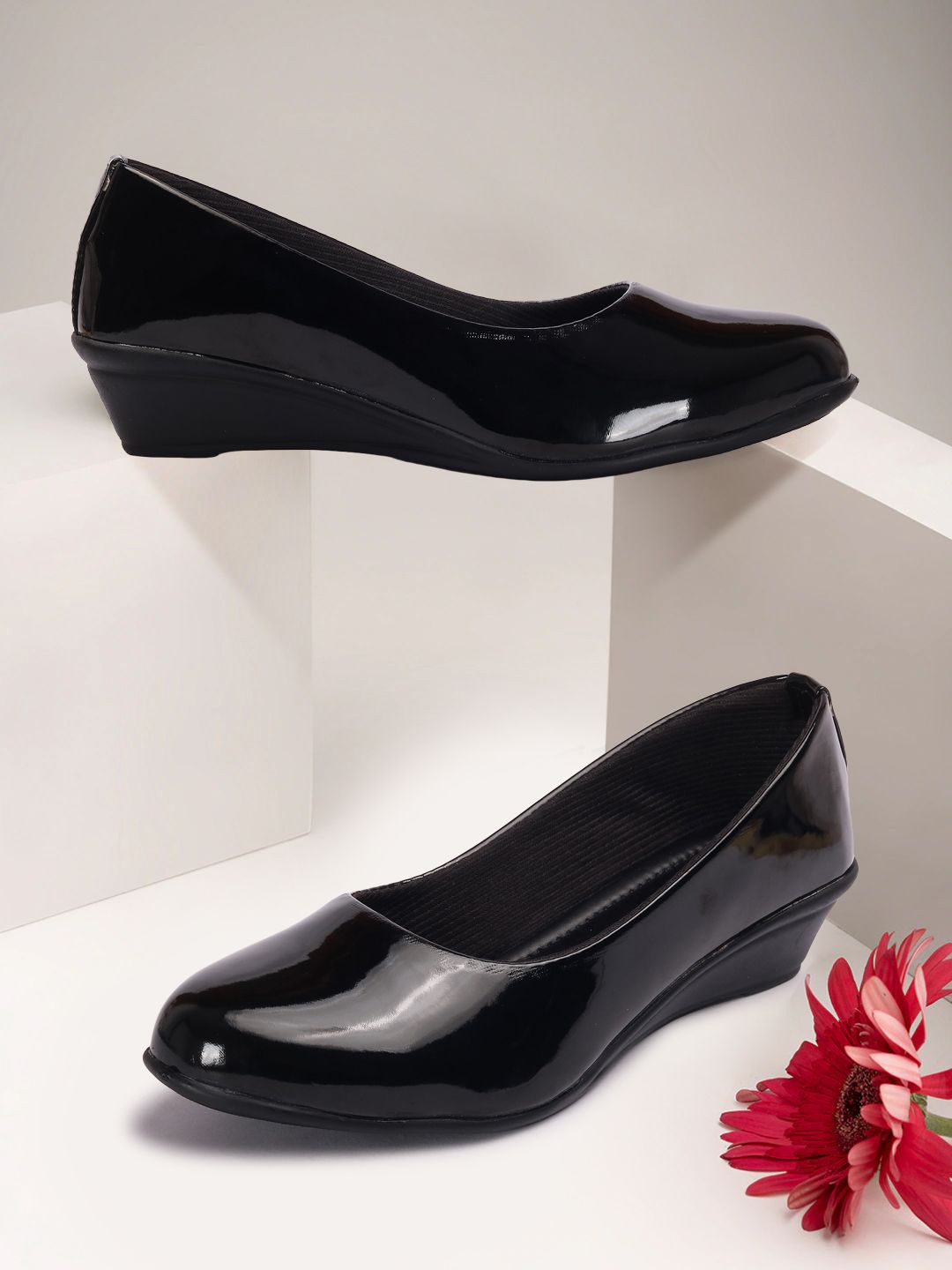 

Ladies Hub Round toe Formal wedge Ballerinas, Black