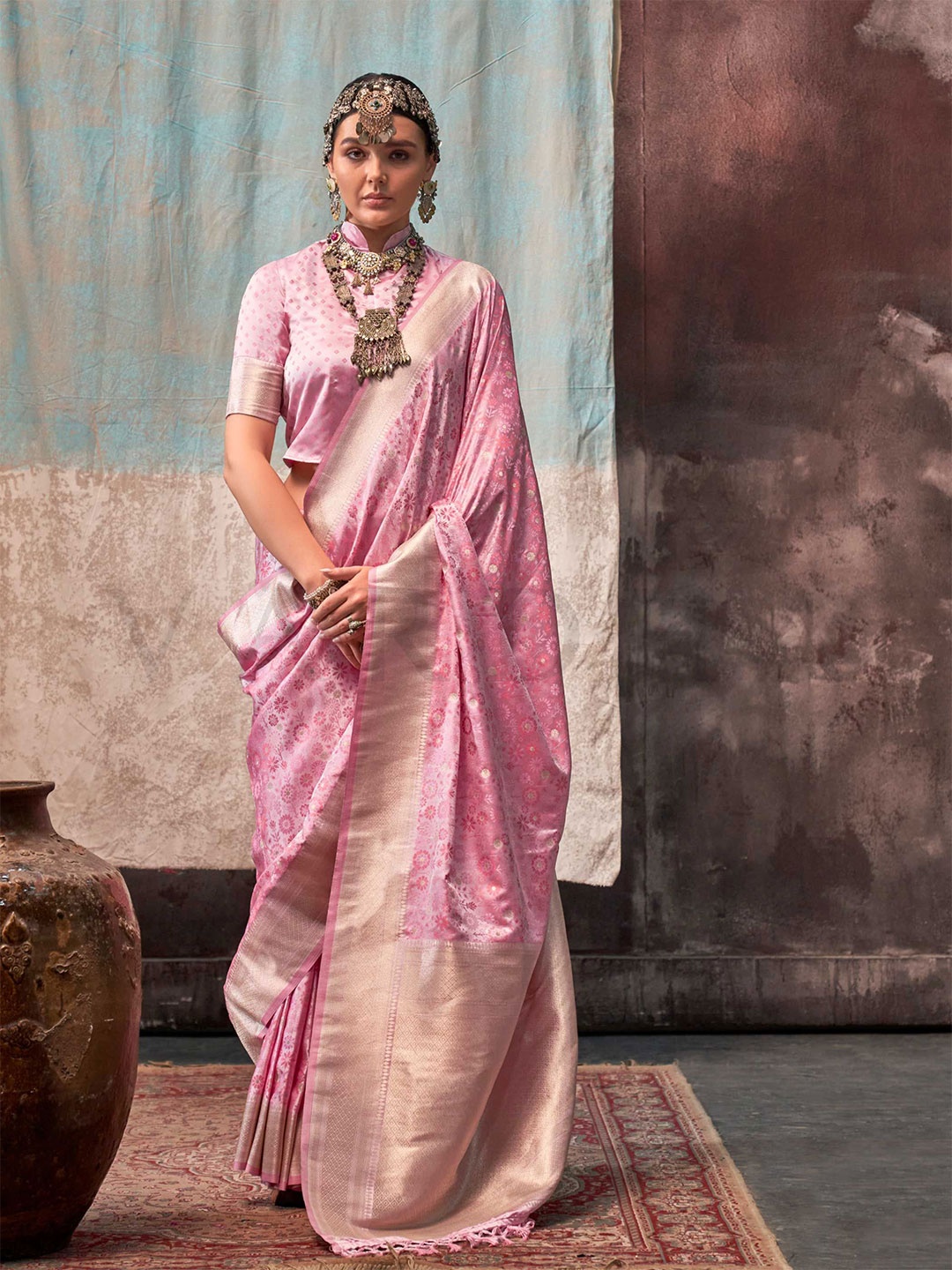 

Vardha Woven Design Zari Satin Banarasi Saree, Pink