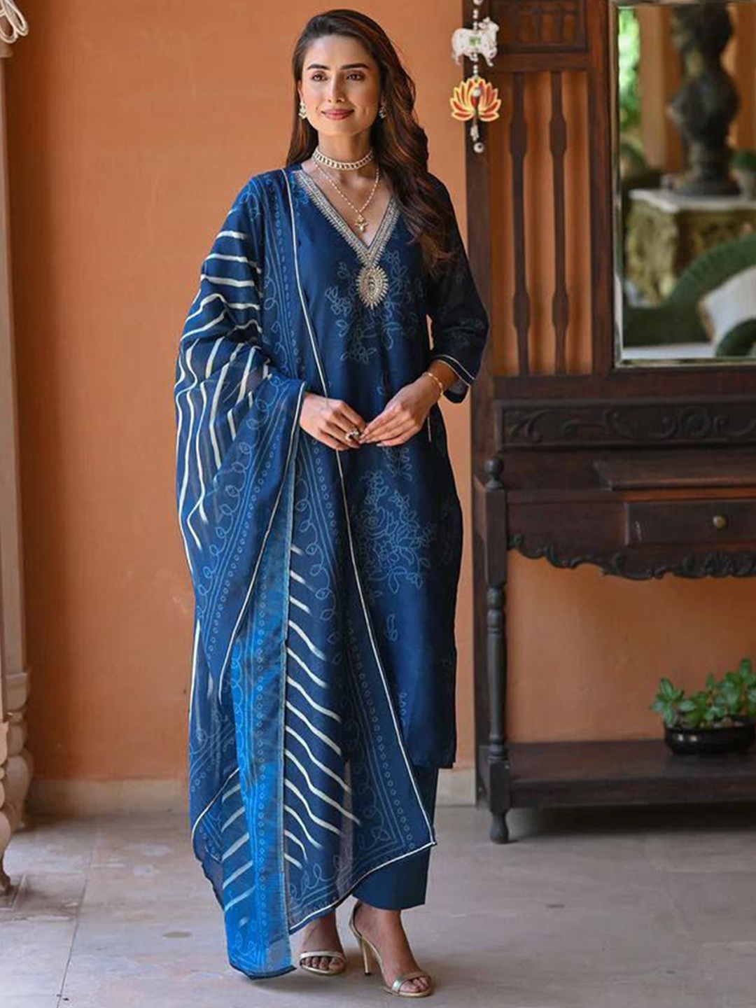 

Growdamy Floral Printed Sequinned Straight Kurta with Trousers & Dupatta, Blue