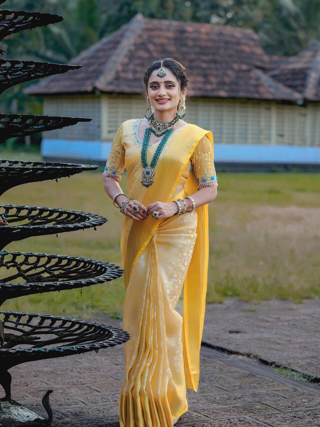 

APNISHA Woven Design Printed Zari Pure Silk Banarasi Saree, Yellow