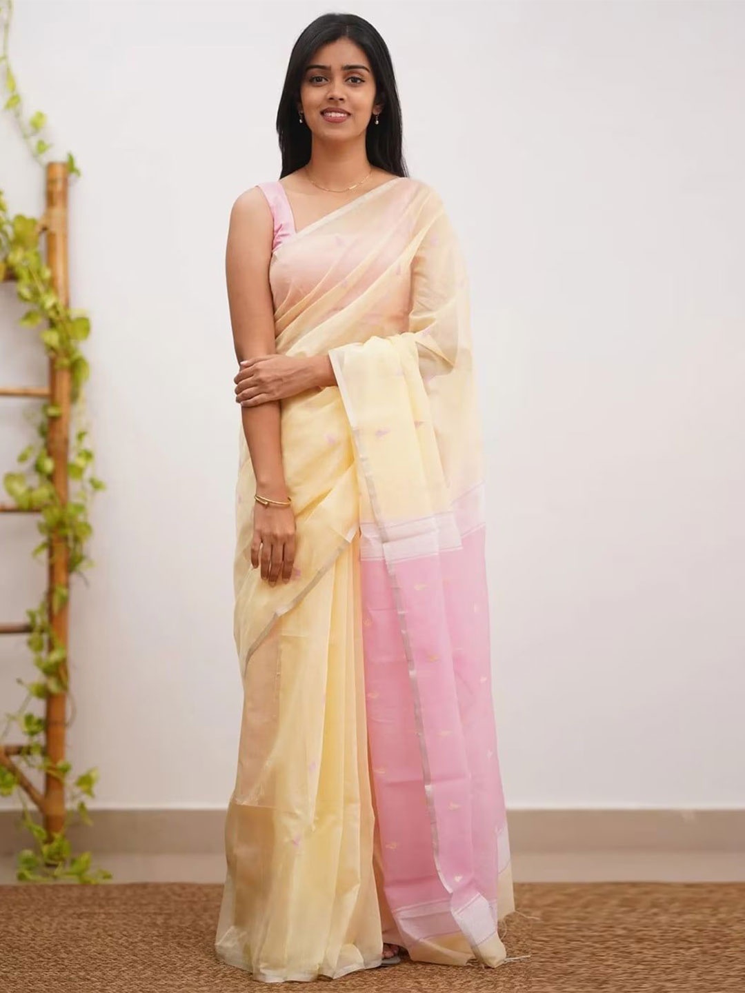 

APNISHA Woven Design Zari Chanderi Saree, Cream