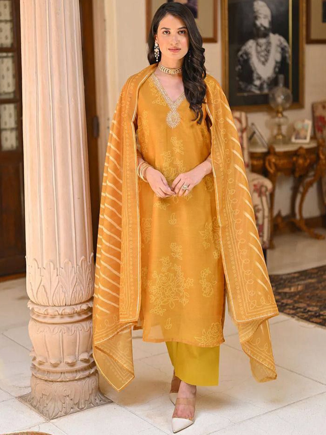 

Growdamy Bandhani Printed Sequinned Straight Kurta with Trousers & Dupatta, Orange