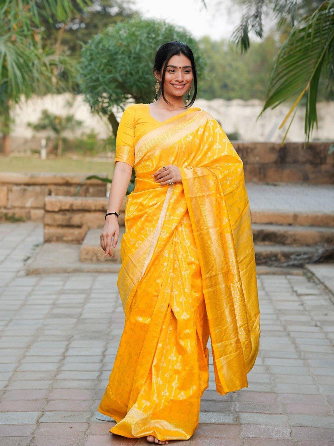 

APNISHA Woven Design Zari Pure Silk Banarasi Saree, Yellow