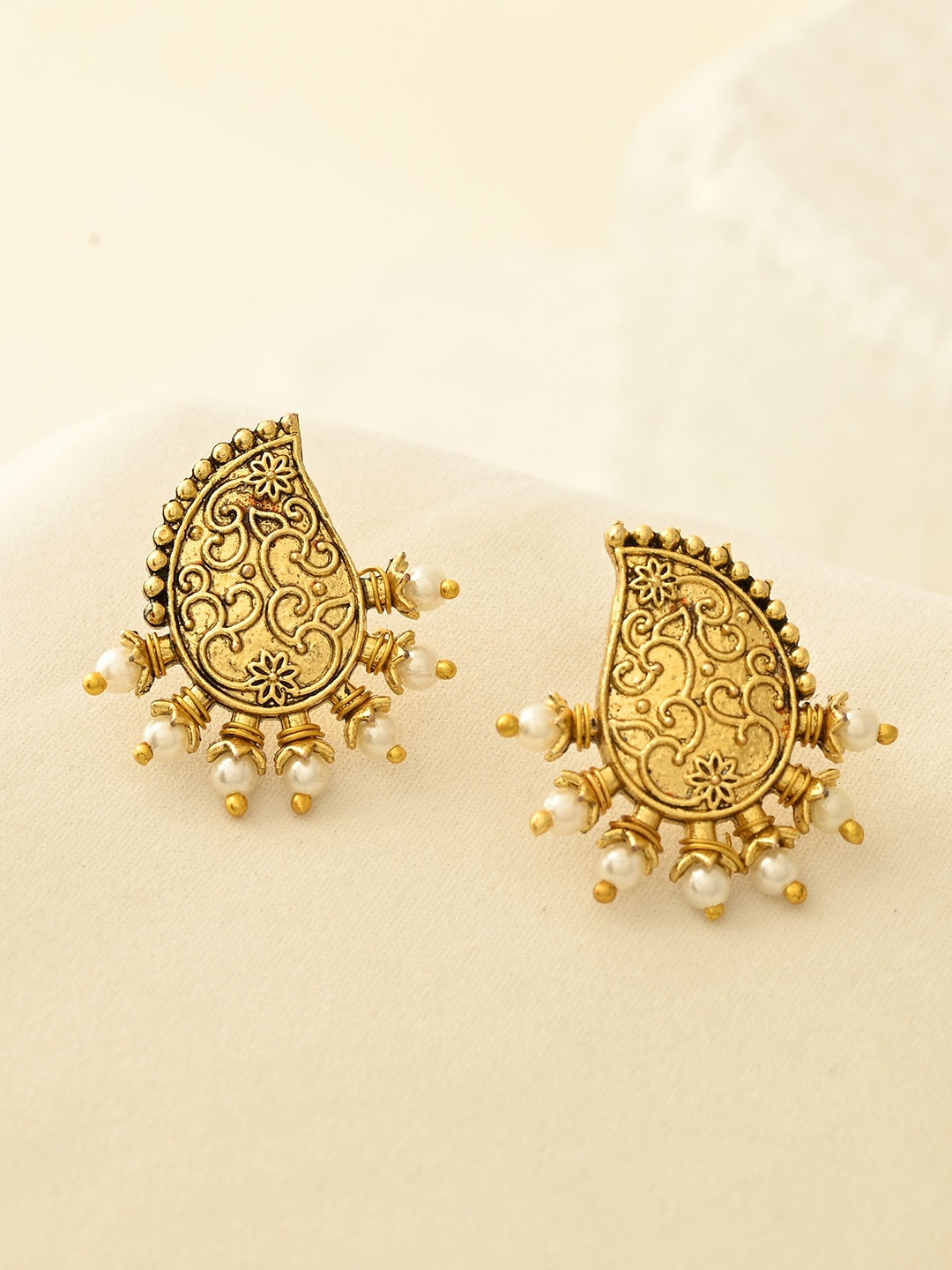 

DASTOOR Gold-Plated Artificial Beads Beaded Mango Motfis Studs