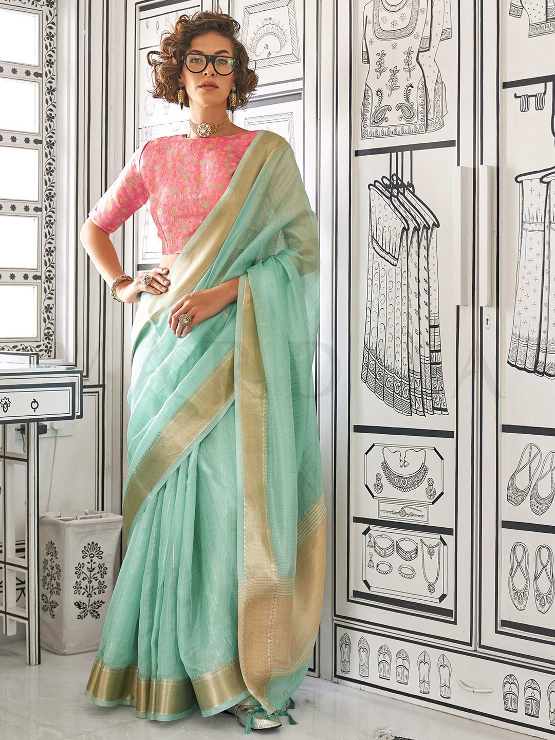 

Vardha Woven Design Striped Zari Saree, Green