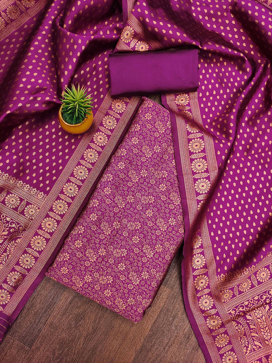 

SHADOW & SAINING Floral Woven Design Jacquard Silk Unstitched Dress Material, Pink