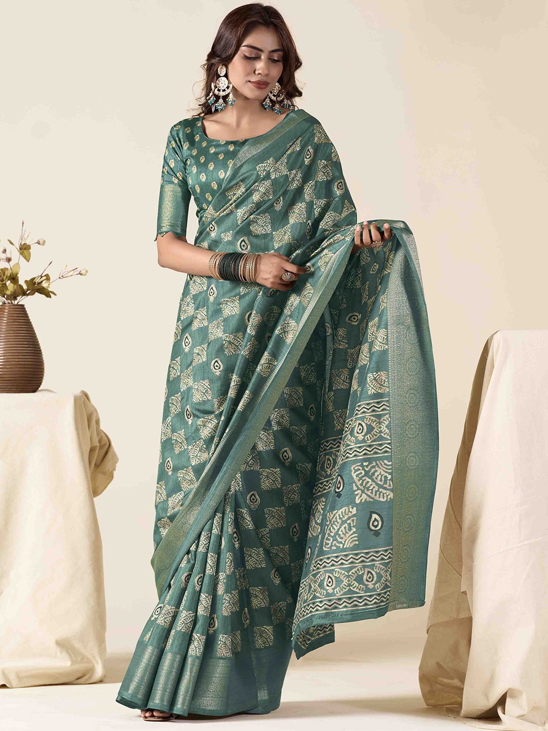 

Mitera Woven Design Silk Blend Zari Saree, Turquoise blue