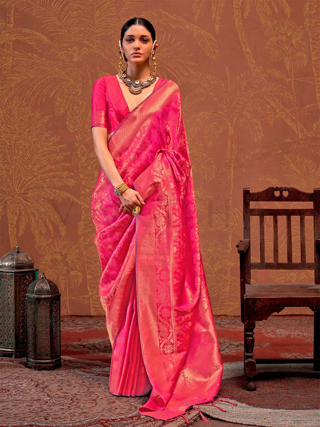 

Vardha Woven Design Zari Saree, Pink