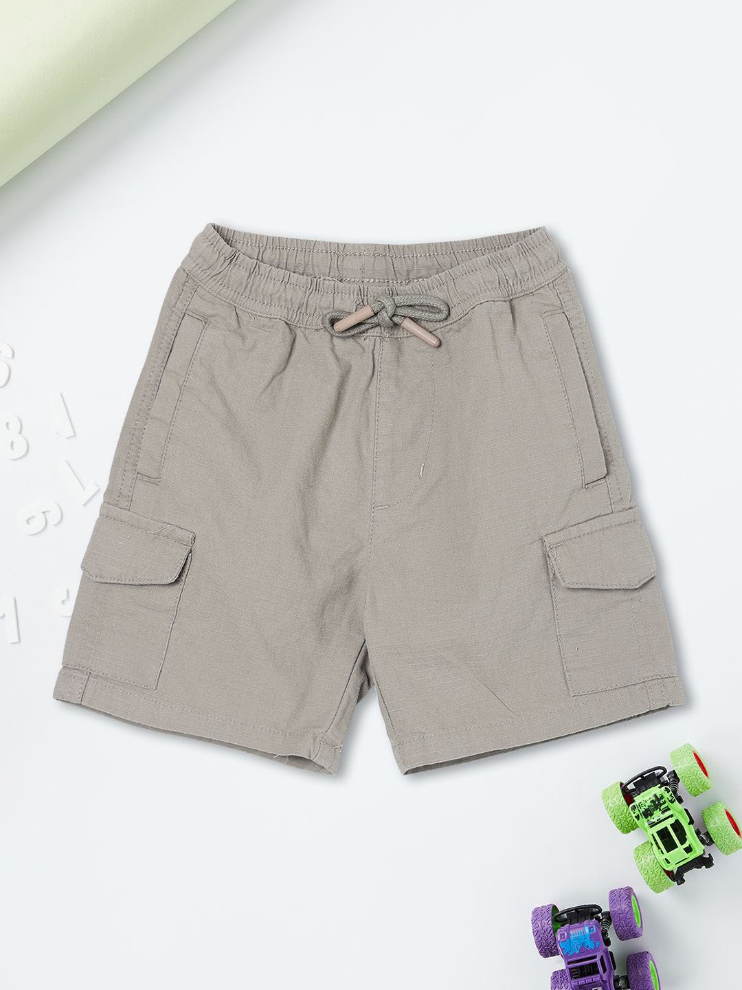 

max Boys Mid-Rise Regular Shorts, Grey