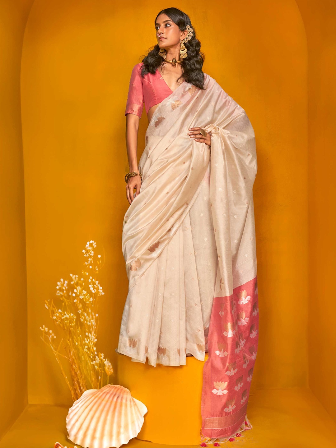 

Vardha Floral Woven Design Chanderi Saree, Beige