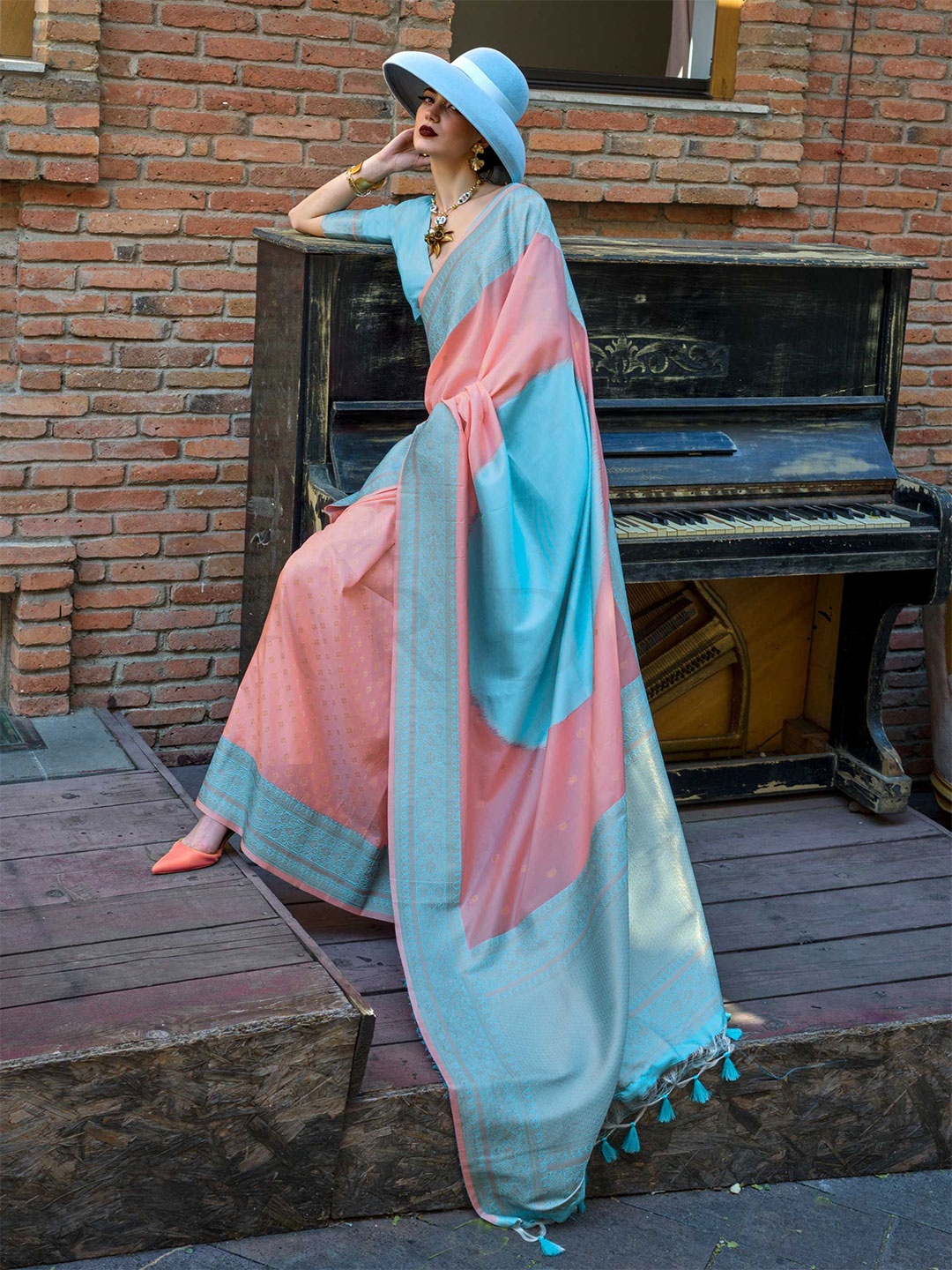 

Vardha Woven Design Zari Mysore Silk Saree, Turquoise blue