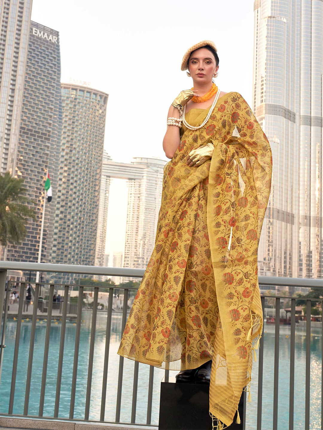 

Vardha Floral Woven Design Jamdani Saree, Yellow